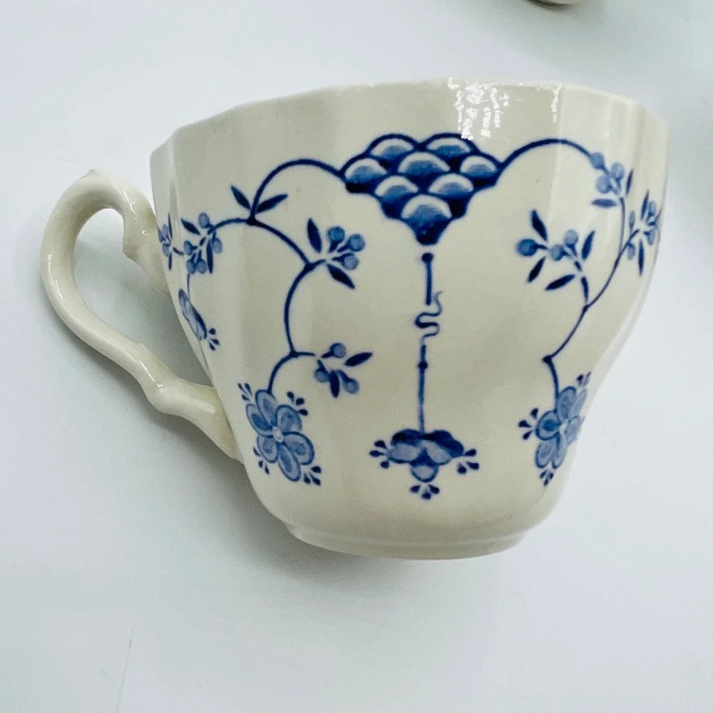 Vintage Blue and White Floral Tea Cups Set of 4 Scalloped Fluted Rim Chipped